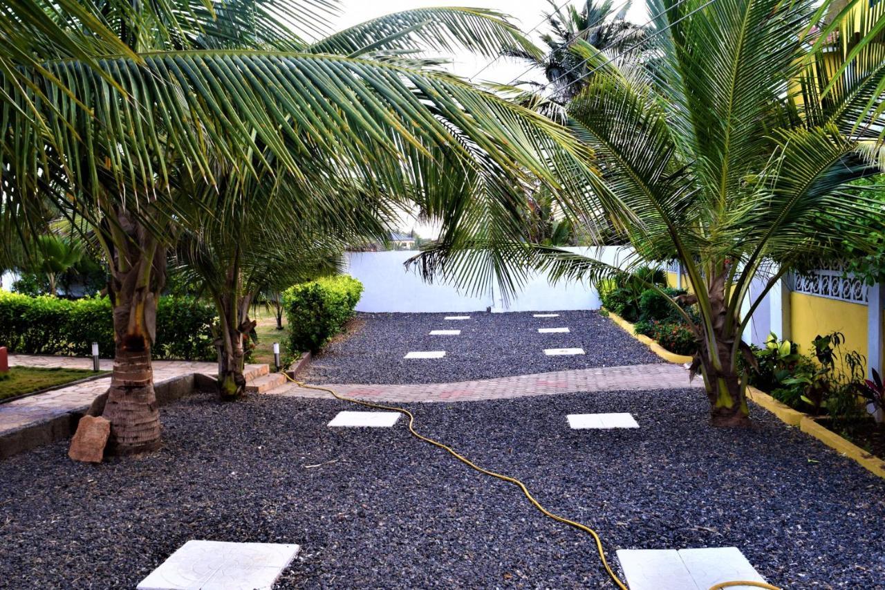 Coconut Pointe Villa & Beach Resort Prampram Exterior photo